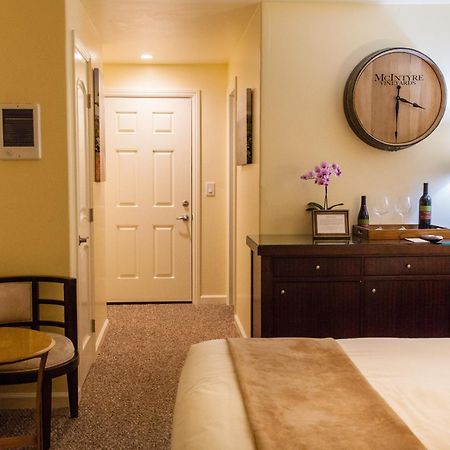 The Vendange Carmel Inn & Suites Экстерьер фото