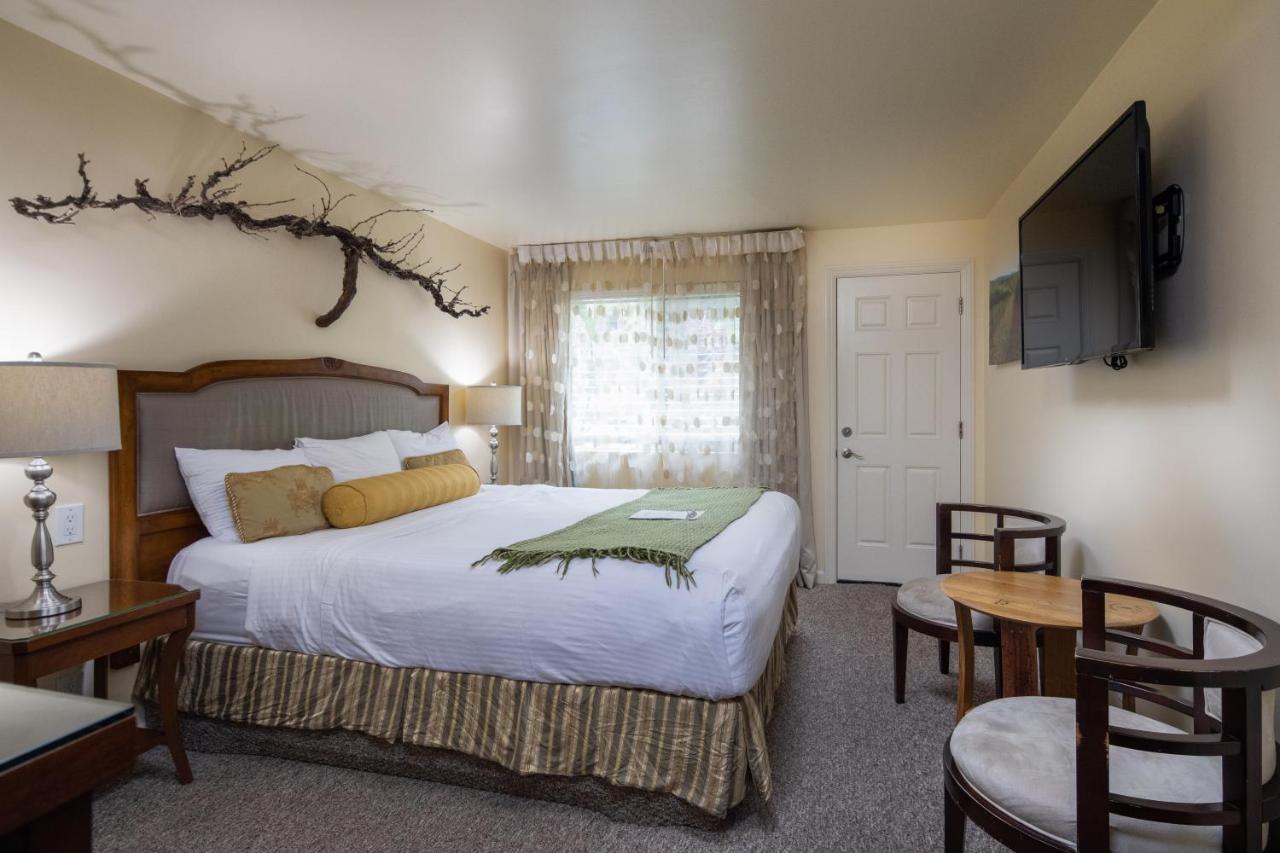 The Vendange Carmel Inn & Suites Экстерьер фото