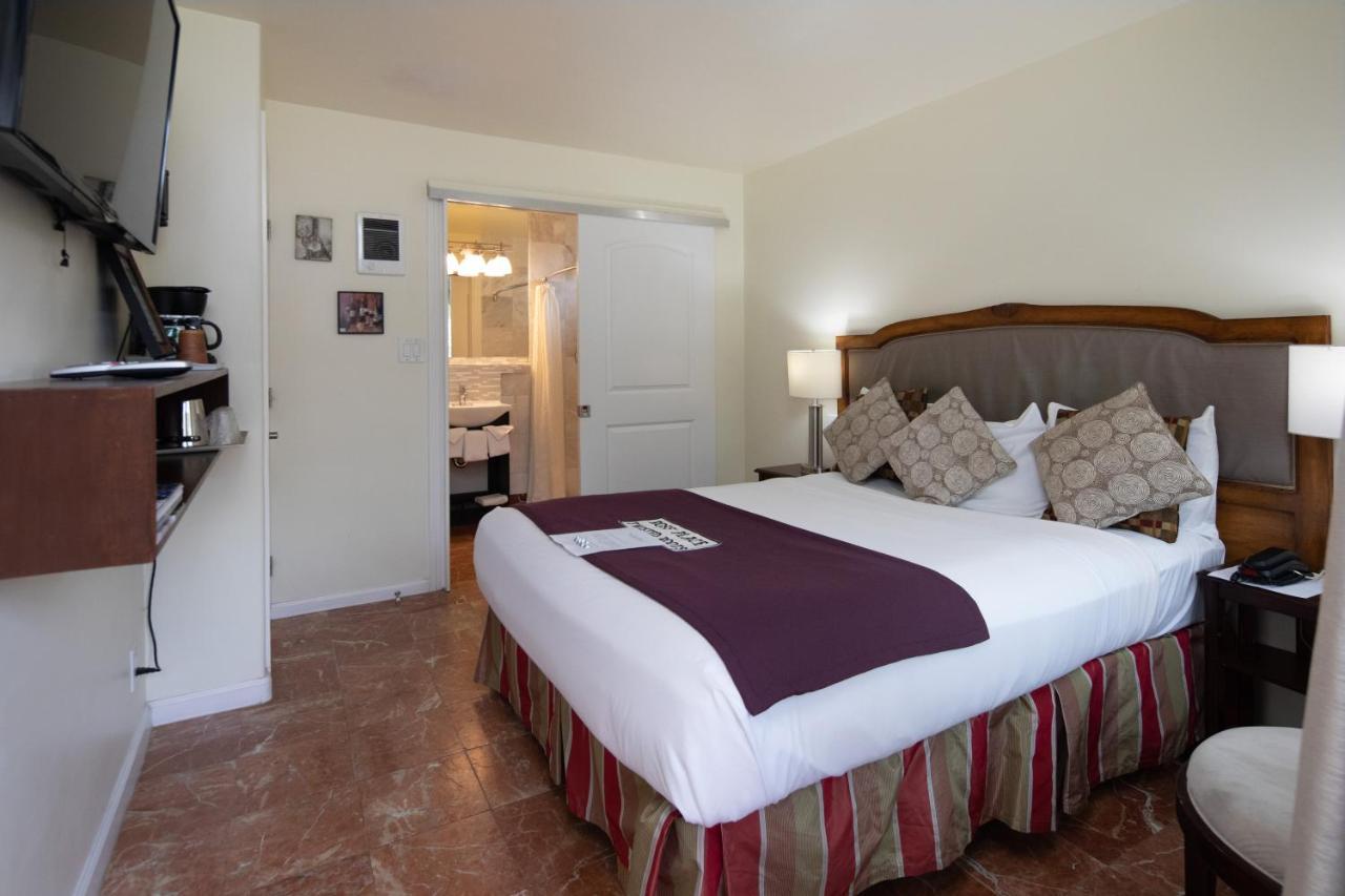 The Vendange Carmel Inn & Suites Экстерьер фото