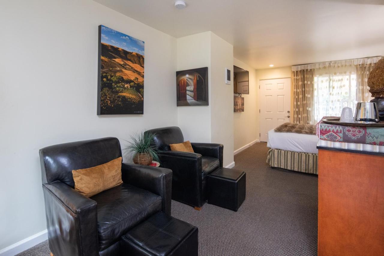 The Vendange Carmel Inn & Suites Экстерьер фото