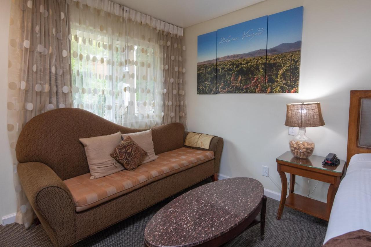 The Vendange Carmel Inn & Suites Экстерьер фото