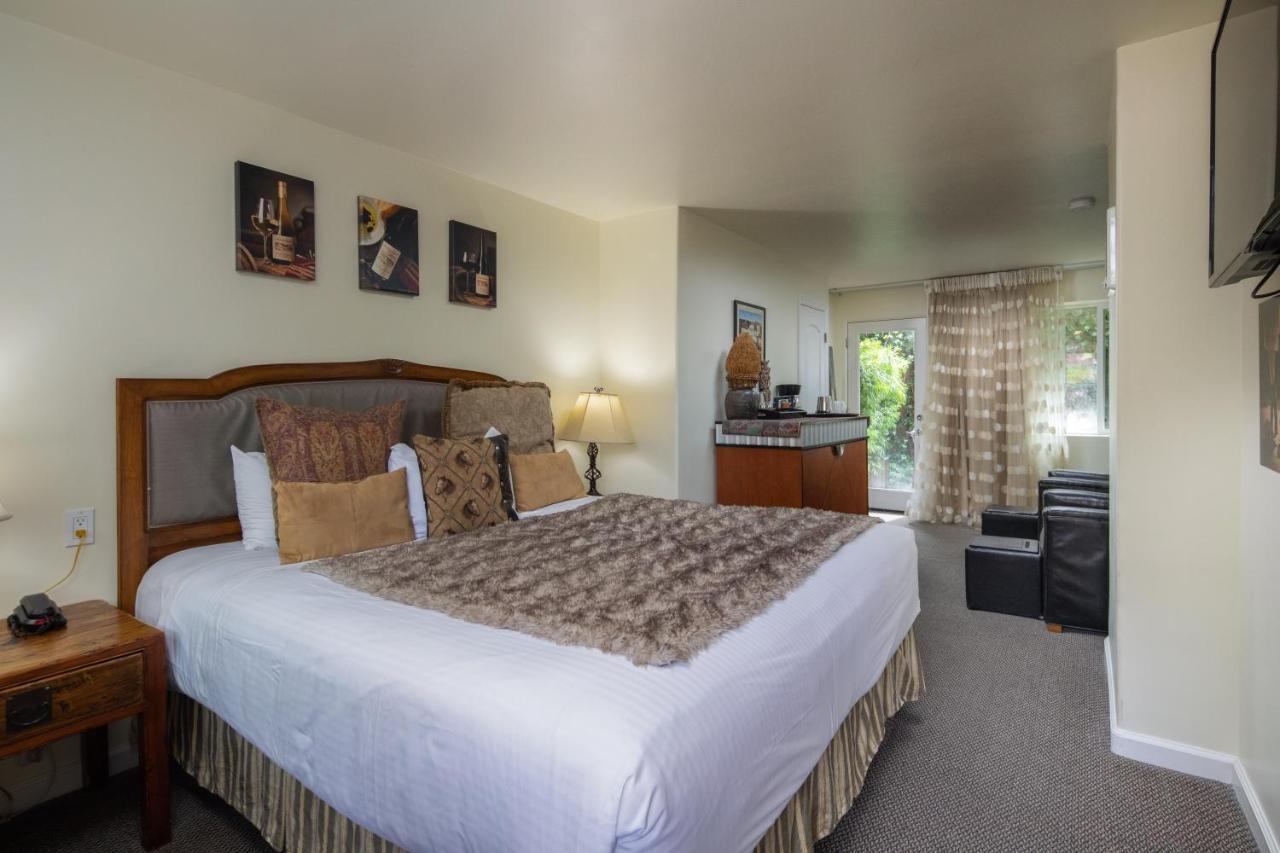 The Vendange Carmel Inn & Suites Экстерьер фото