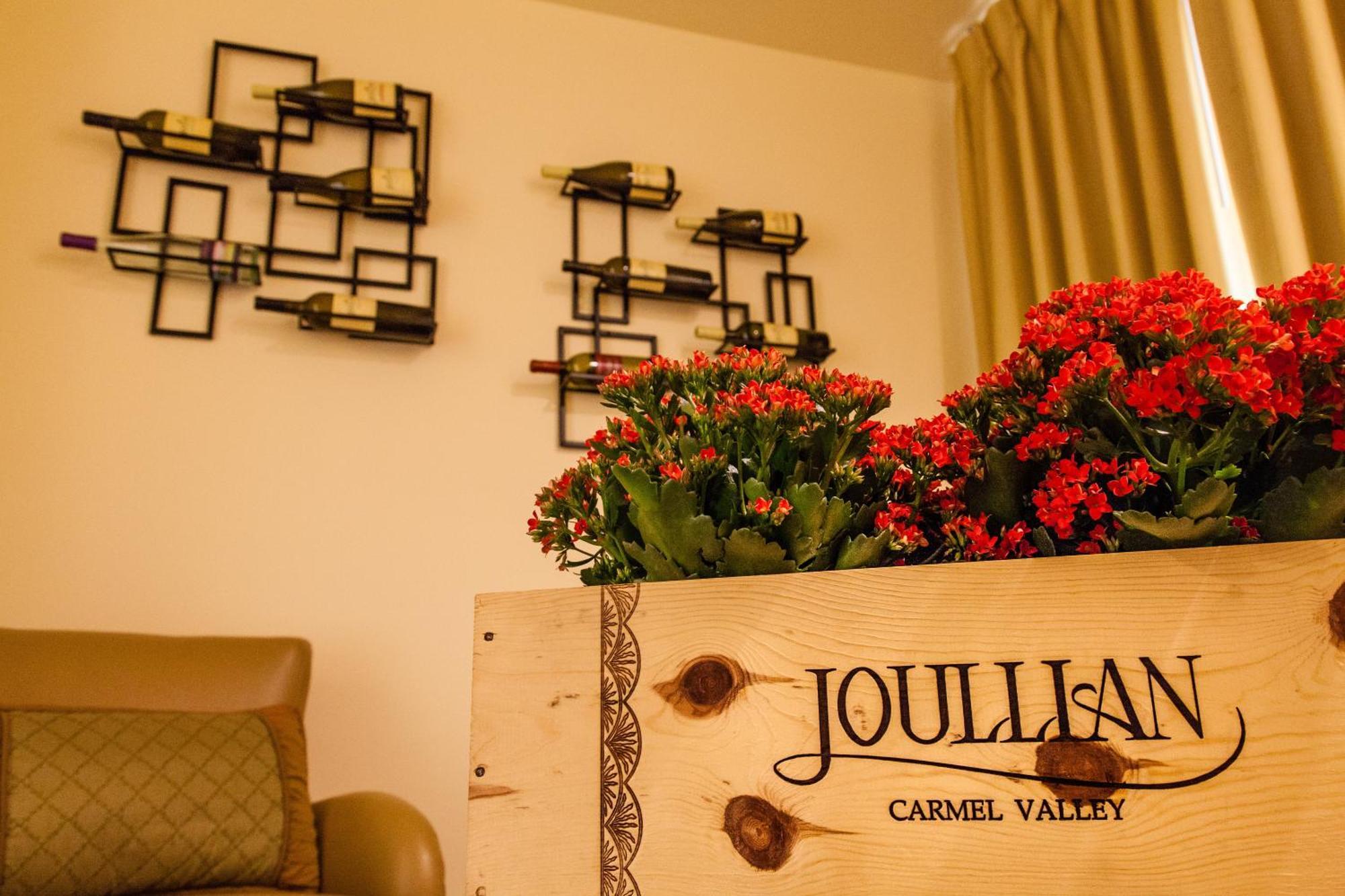 The Vendange Carmel Inn & Suites Экстерьер фото