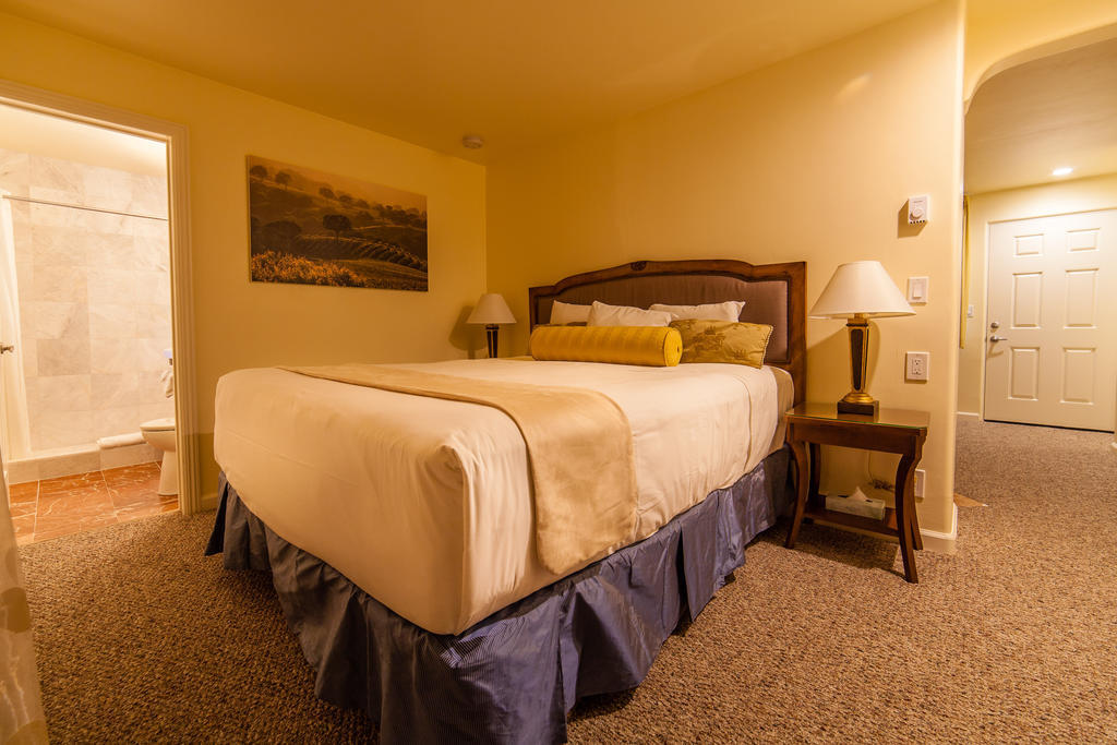 The Vendange Carmel Inn & Suites Номер фото