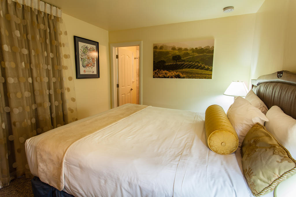 The Vendange Carmel Inn & Suites Номер фото