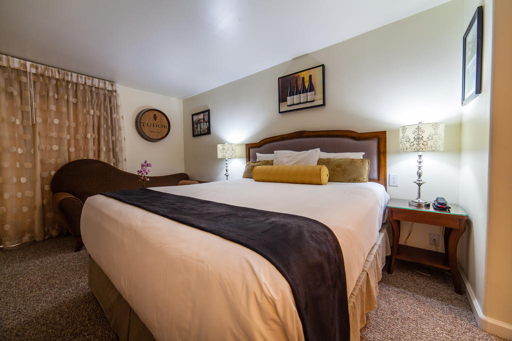The Vendange Carmel Inn & Suites Номер фото