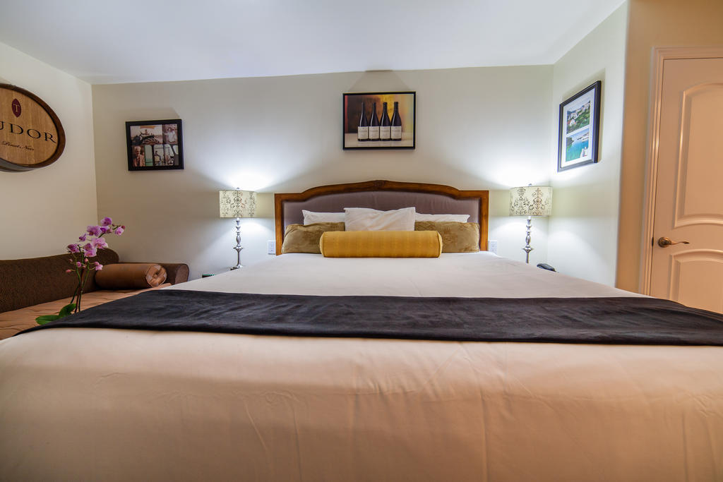 The Vendange Carmel Inn & Suites Номер фото