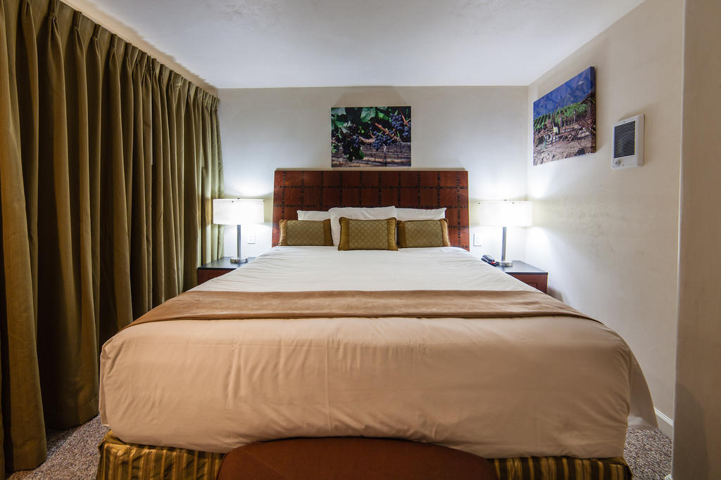 The Vendange Carmel Inn & Suites Номер фото