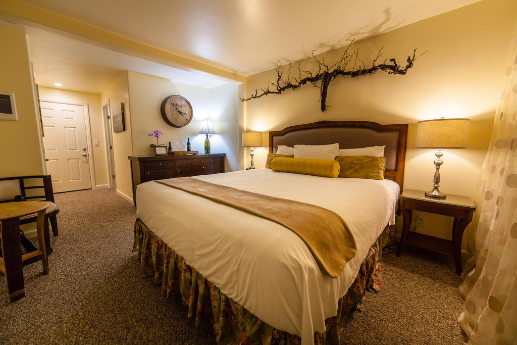 The Vendange Carmel Inn & Suites Номер фото