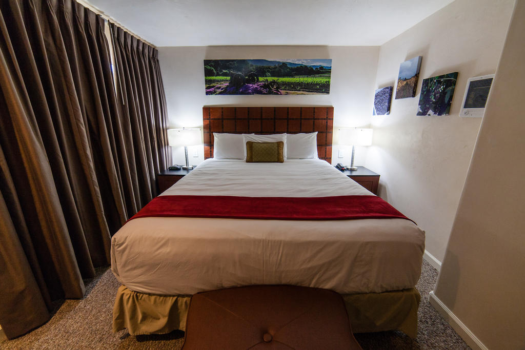 The Vendange Carmel Inn & Suites Номер фото