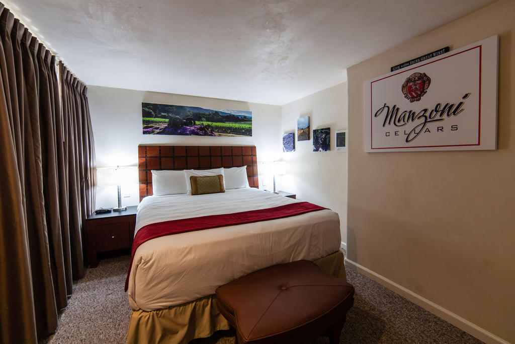 The Vendange Carmel Inn & Suites Номер фото