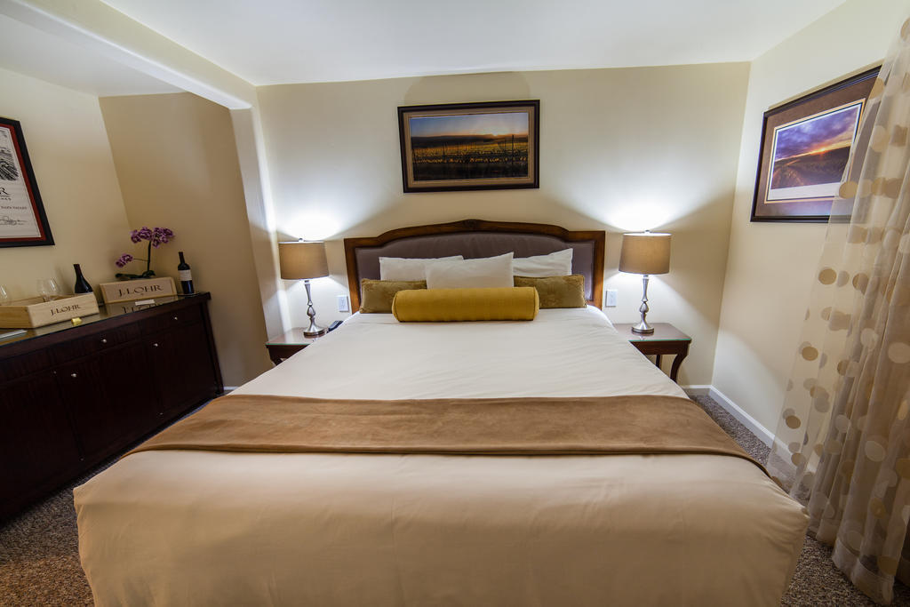 The Vendange Carmel Inn & Suites Номер фото