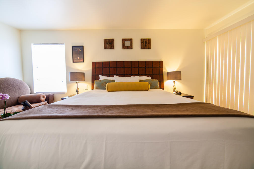 The Vendange Carmel Inn & Suites Номер фото