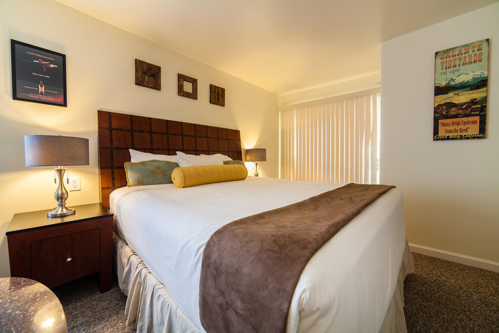 The Vendange Carmel Inn & Suites Номер фото