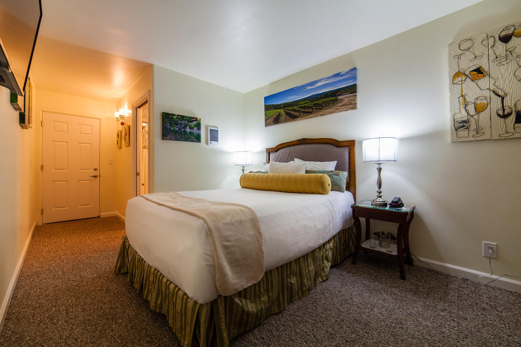 The Vendange Carmel Inn & Suites Номер фото