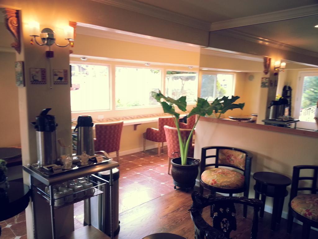 The Vendange Carmel Inn & Suites Экстерьер фото
