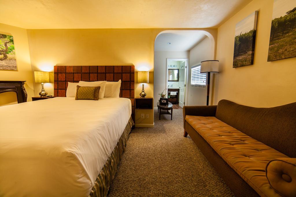 The Vendange Carmel Inn & Suites Номер фото