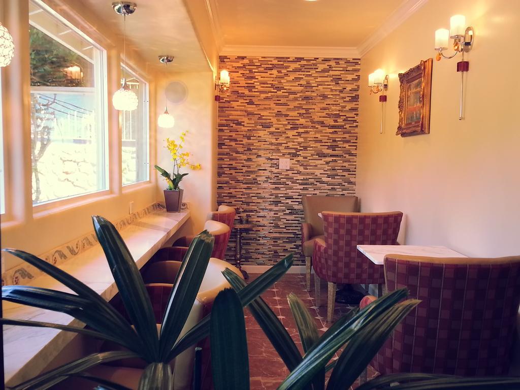 The Vendange Carmel Inn & Suites Экстерьер фото